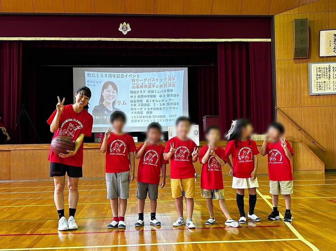 山本麻衣さんのインスタグラム写真 - (山本麻衣Instagram)「. . 今日は自分の母校である中村小学校の150周年記念にお招きいただきました。  子供達と楽しく交流ができとてもいい時間が過ごせました☺️  ありがとうございました‼︎  #中村小学校 #150周年」7月5日 19時36分 - mai.y_23