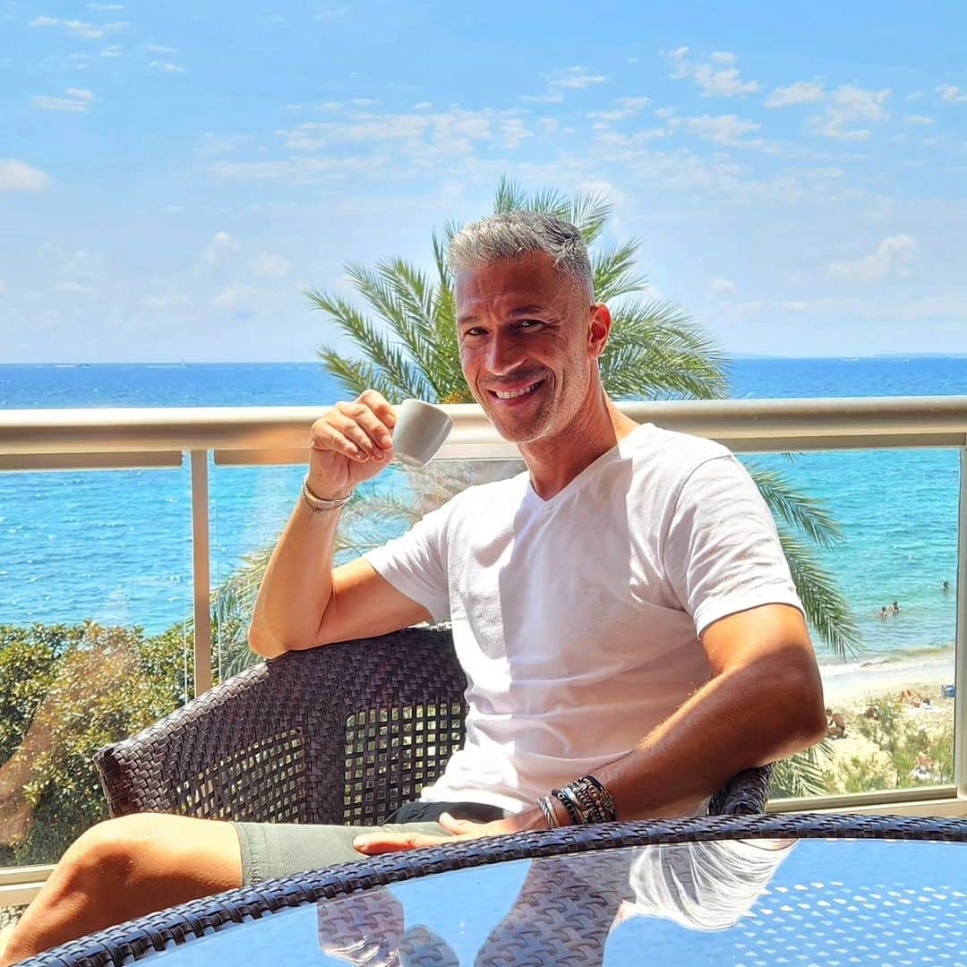 ルイス・ハビエル・ガルシア・サンスのインスタグラム：「What else ? Have a great day guys, with an eye on the transfermarket and @fabriziorom !! We all do it 😉 Best signing of your team so far ??」