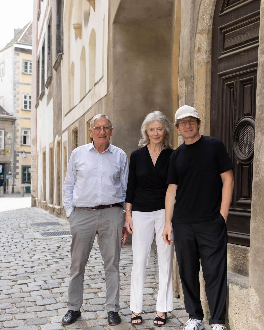 ミュールバウアーさんのインスタグラム写真 - (ミュールバウアーInstagram)「Claudia Hubmann in conversation with Klaus Mühlbauer and his parents, Brigitte and Heinz. About 120 years of hat manufacture, about lulls and highlights, about golden Sunday’s and yesterday’s snow. Read the full interview in our spring summer catalog!」7月5日 19時48分 - muehlbauer_hats