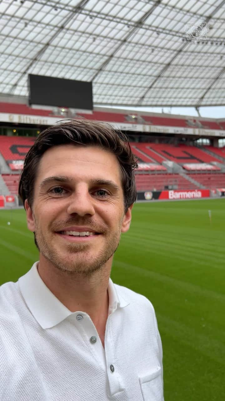 ヨナス・ホフマンのインスタグラム：「You dropped your phone… 😉  #Bayer04 #Werkself」