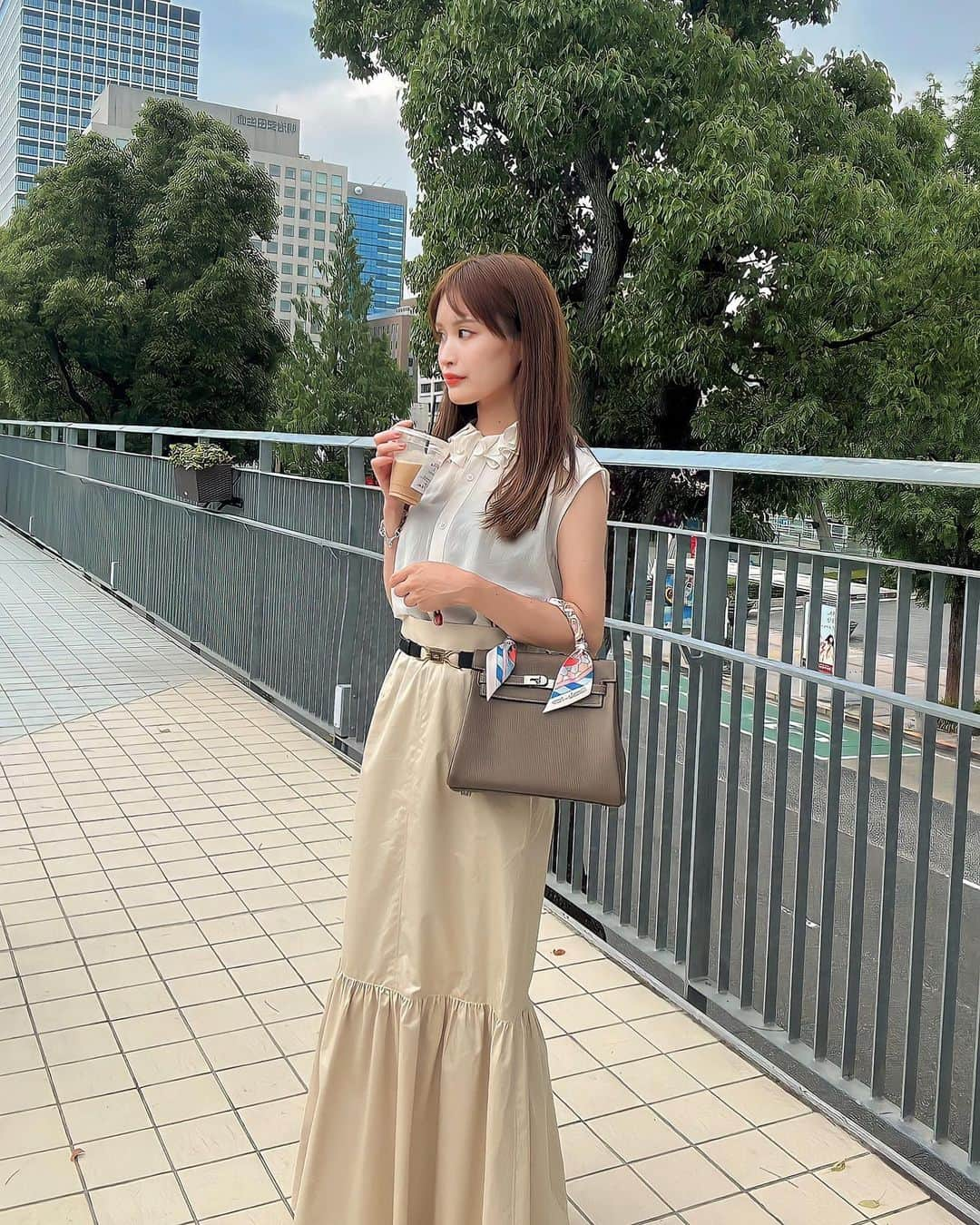 都築青空さんのインスタグラム写真 - (都築青空Instagram)「𝙛𝙖𝙨𝙝𝙞𝙤𝙣 🌼 tops @unitedarrows_official  skirt @astraet_jp belt @celine   #ootd #outfit #unitedarrows  #ユナイテッドアローズ #fashion  #今日の私服 #astraet #celine #hemes」7月5日 19時49分 - aozora723