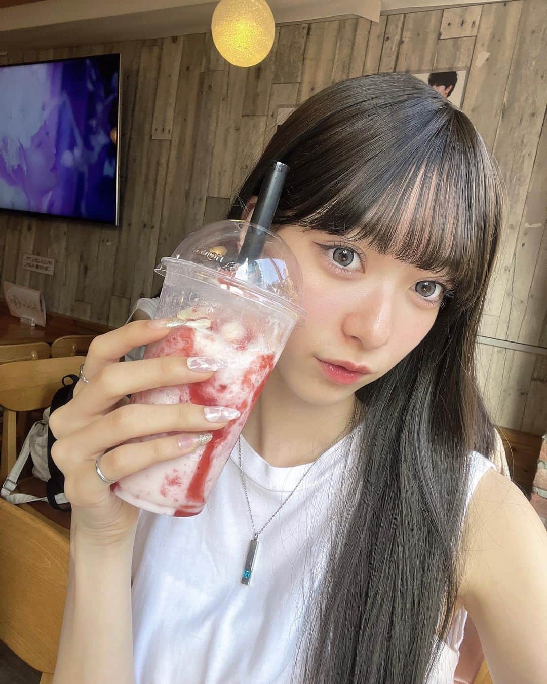 夏目璃乃のインスタグラム：「🍓  実は絶賛体調崩し中なのです、、  ガッツリ風邪なんだけれども、早く遊びに行きたいー！！！！🥺」