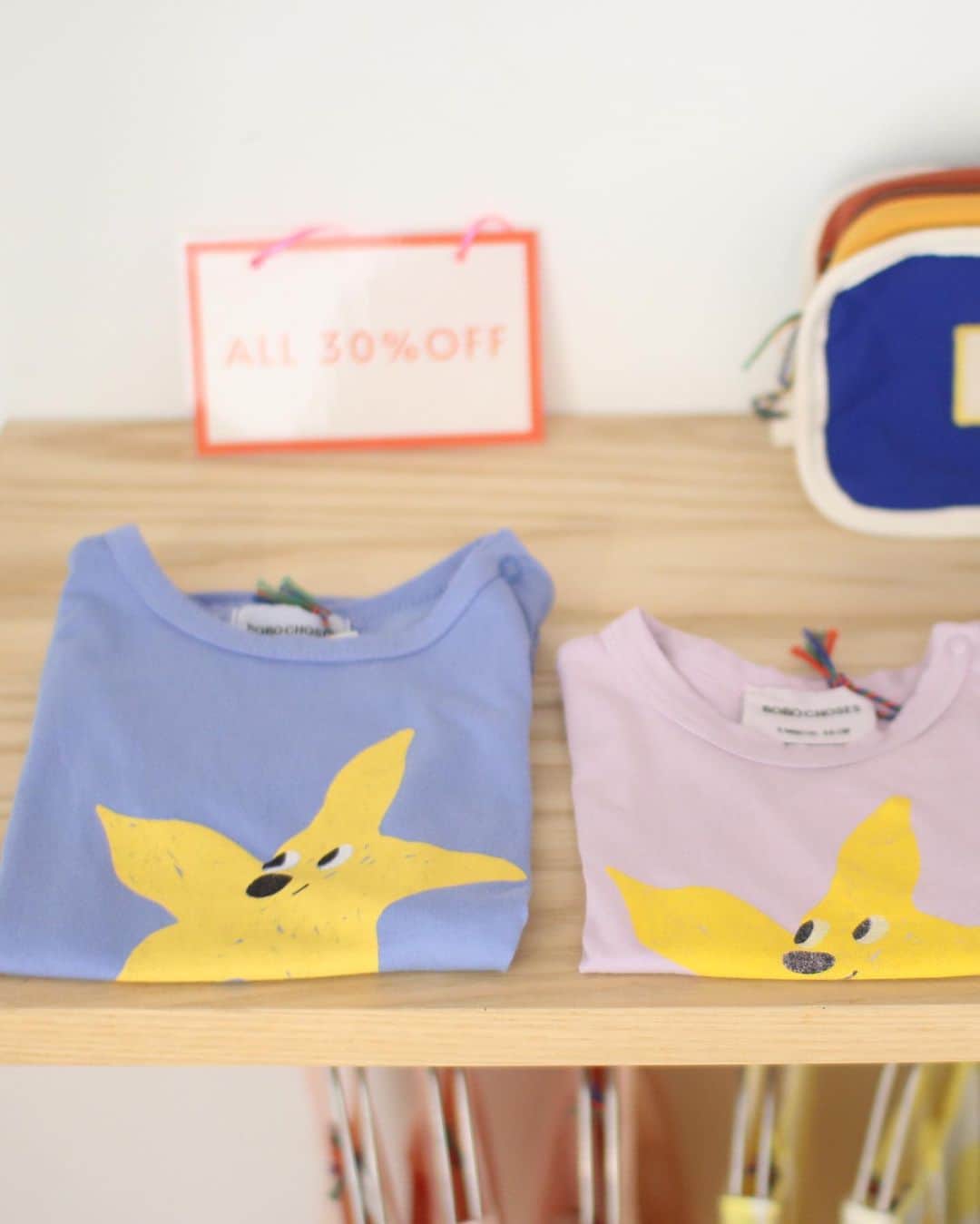 tocon (トコン) のインスタグラム：「Summer SALE開催中🌻🤍  子供らしい、そしてBOBOらしいデザイン💓本当にたまりません！  Starfishデザインはベビーロンパース、ベビーTシャツ、キッズTシャツの3種類🌟  どれもコットン100％です🌿.∘  ぜひチェックしてみてくださいね👀」