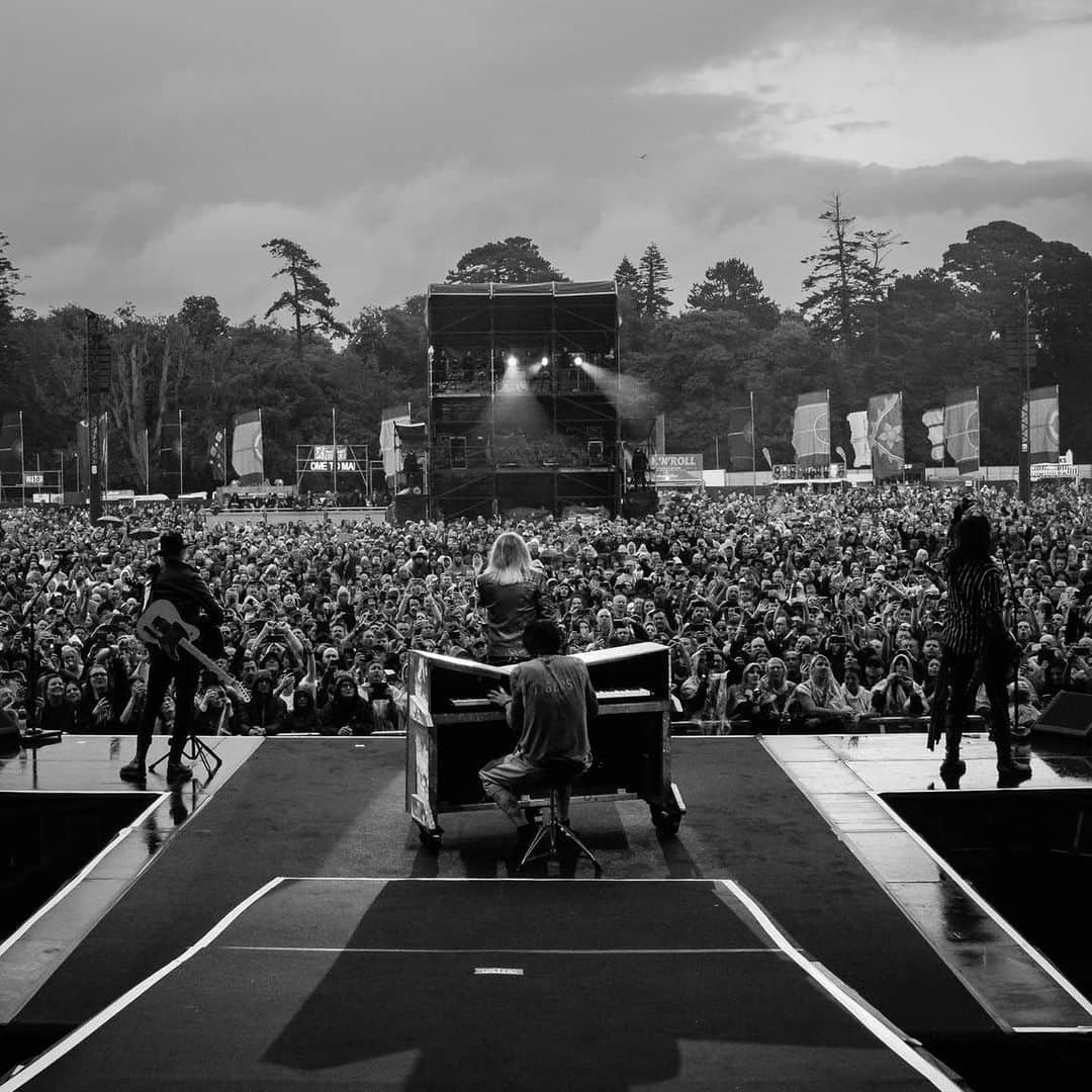 ヴィンス・ニールさんのインスタグラム写真 - (ヴィンス・ニールInstagram)「Great first ever visit to Ireland 🇮🇪 🔥  #mötleycrüe   📷 @lucasenglund」7月5日 19時56分 - thevinceneil