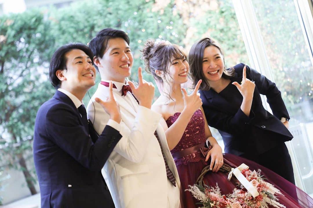 アニヴェルセル 大阪 公式のインスタグラム：「*  約半年という期間を 密に過ごすお客様とプロデューサー  "自分の家族だったら" "自分の親友だったら" どこまでもお客様目線で考え抜ける人が揃っています  ぜひ素敵な記念日を一緒につくましょう！  @anniversaire_official  @anniversaire_osaka   ATTENTION コロナの中でもアニヴェルセル大阪では万全の準備でおふたりをサポートしています 結婚式はおふたりの大切なご家族 ご友人 仕事の仲間をお招きする大切な日です おふたりらしい結婚式でぜひ皆さんに恩返しを アニヴェルセル感染拡大防止対策はHPでご確認できます .  #結婚式 #ウェディング #アニヴェルセル #アニヴェルセル大阪 #大阪結婚式場 #大阪結婚式 #なんば結婚式 #なんば結婚式場  #プレ花嫁 #アニ嫁 #2023花嫁 #2024花嫁 #式場見学 #式場探し #ブライダルフェア #フォトウェディング #ウエディングフォト #大聖堂 #大聖堂ウェディング」