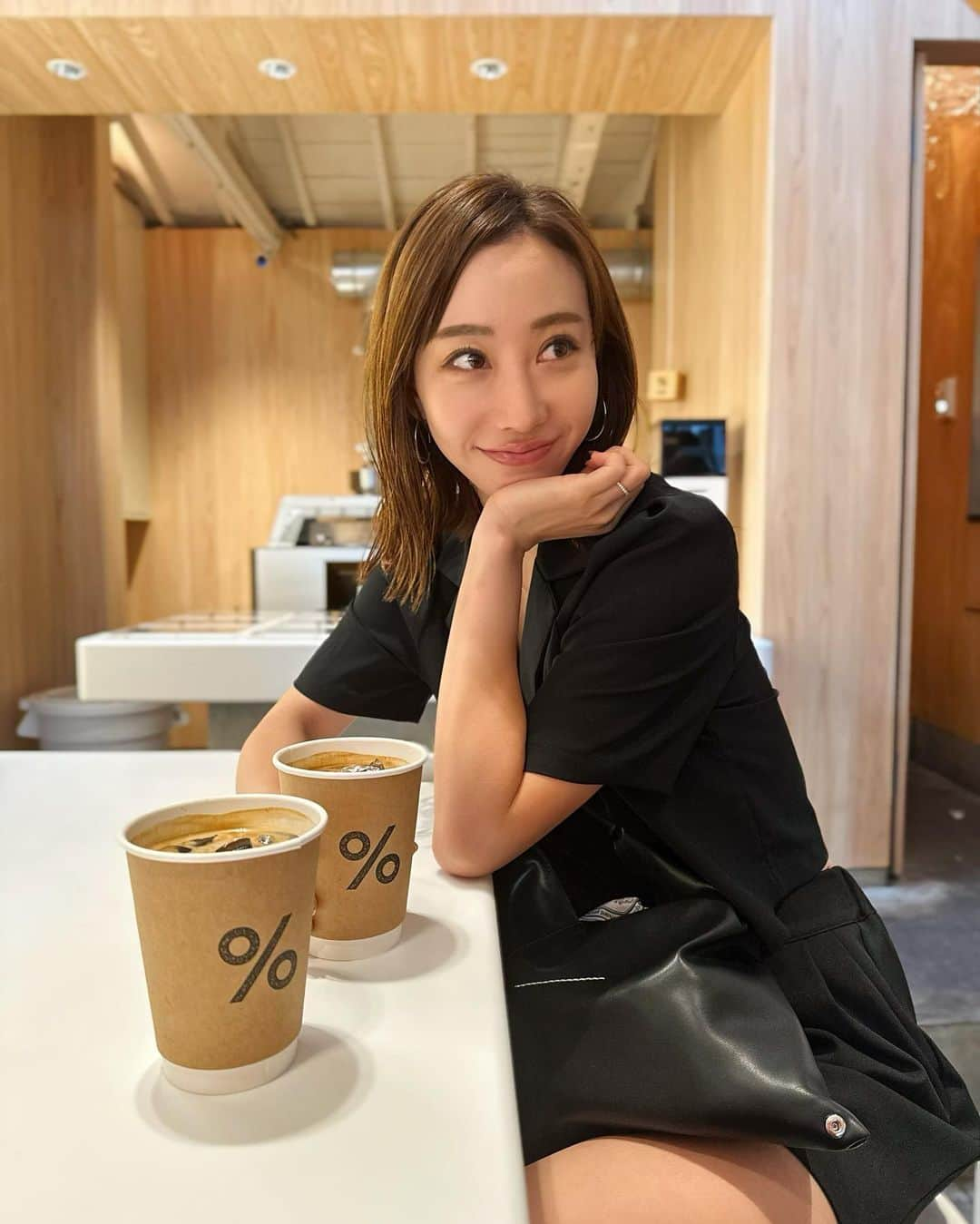 秋倉諒子さんのインスタグラム写真 - (秋倉諒子Instagram)「京都に来たら絶対に寄る オススメの場所こっそり紹介🫶❣️  📍アラビカコーヒー☕️ 嵐山にいつも行くんだけど、八坂の塔へと向かう路地沿いに出来てたから行ってみたよ🏯 酸っぱ味もあまり無く好きです♡ うちのコーヒー豆はここの🫘 @arabica.kyoto   📍祇園 萬屋(よろずや)の ネギあんかけうどん🍲 めちゃくちゃ美味しくて大好きで2日連続で行きました✌️笑 ネギのシャキシャキ感が最高で辛いとかないので食べやすいです！あんかけの優しいお味も最高なので是非行ってみてねん🤤 鶏も美味しくて親子丼も絶品でした！ #京都#京都グルメ#京都旅行#kyoto」7月5日 20時06分 - ryokoak45