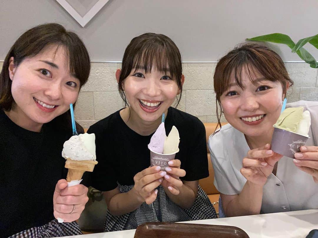 小林茉里奈のインスタグラム：「🍦 この前財津さんと優さんと3人でごはんに☺️💓  バリはやが繋いでくれた素敵な絆です…🫶🏻  歴代"優さんへのツッコミ役"ということで、この日も優さんはツッコミどころ満載で面白かったです🤣🤣  #fbs #福岡放送 #バリはや #アナウンサー #財津ひろみ アナ #川崎優 さん #小林茉里奈」