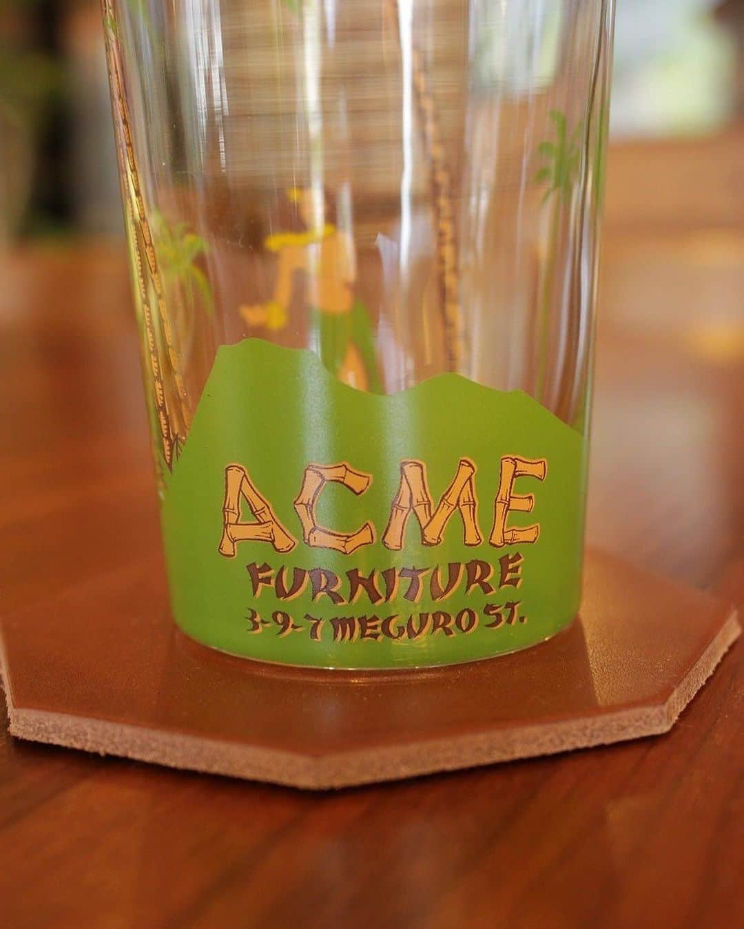 ACME Furnitureさんのインスタグラム写真 - (ACME FurnitureInstagram)「🌴My Hawaiian Room🌴  ▪️ALOHA GLASS   •415ml  ---  ACME Furniture 創立40周年を記念して、先着40名様に対象ソファ及び20万円以上のお買い物で、ヴィンテージ家具のアーカイブブック「The American Vintage Furniture」通称ACME BOOKをプレゼント！  ※無くなり次第終了となります。 ※こちらはACME Furniture 目黒通り店限定企画となります。 ※Baycrews Storeでも一部ソファが対象です。  Contact:ACME Furniture MEGURO St. TEL:03-5720-1071 Email:acme-jsf@acme.co.jp」7月5日 20時17分 - acme_furniture