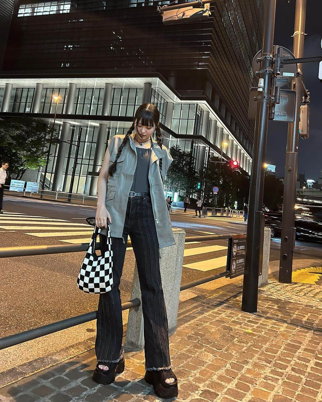 きりざきまいさんのインスタグラム写真 - (きりざきまいInstagram)「お気に入りコーデ🌙 Tops @grl_official  Jacket @grl_official  Pants @sly_official  Shoes @sly_official  Bag @sly_official」7月5日 20時15分 - imo_stagram10