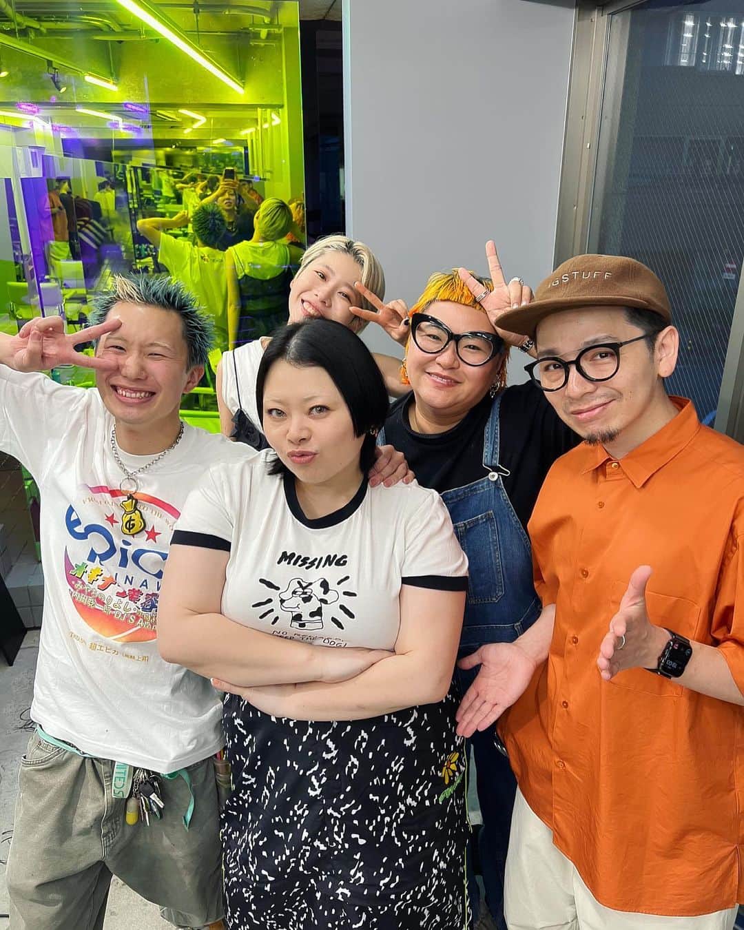 のインスタグラム：「ナオミさんイメチェン✂️ ワンレンからサイドの髪をばっさり切ってウルフ風味にしました✂️ ミキティもいつもありがとう！  #LECO #lecotokyo #渡辺直美　#イメチェン #いつもありがとうございます」