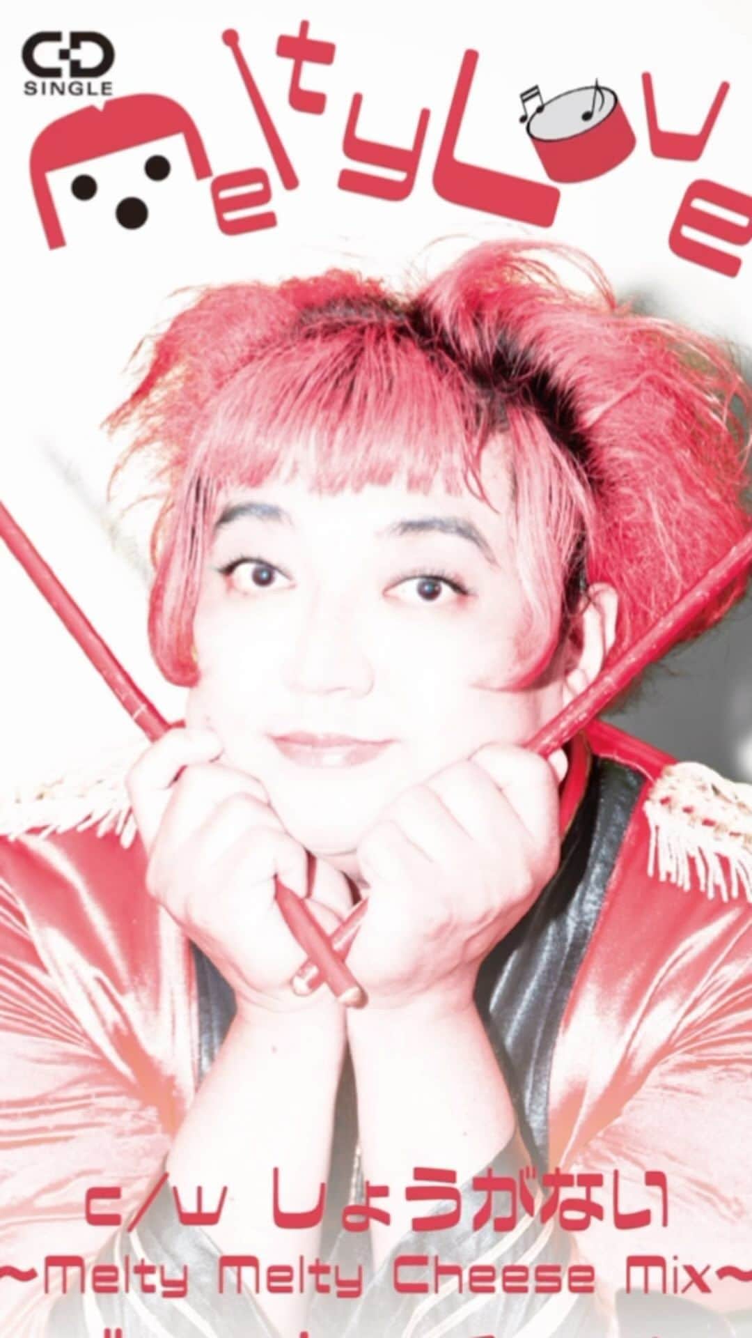 デッカチャンのインスタグラム：「2023年7月7日(金) 発売 デッカチャン『Melty Love』  （SHAZNAのカバー曲） 仕様:8cm シングル CD 仕様 型番:DEKKA-1976  〜収録曲〜 1.Melty Love 2.しょうがない〜 Melty Melty Cheese Mix 3.Melty Love(Non Vocal Version) 4.しょうがない〜 Melty Melty Cheese Mix(Non Vocal Version)  【TRON】 作曲家。アレンジ、MV 撮影を担当。  【Sogatch】 ベーシスト。ベース、MV 撮影を担当。  【スズキトモヤ】 カメラマン。ジャケット撮影&デザインを担当。  【GONTA】 MV のヘアメイクを担当。  WEATHER 表参道に勤務。  デッカチャンを真っ赤チャンにしてくれてる20年来のお友達。  【Bridge inc.】  【タワーレコード】  【ディスクユニオン】 【HMV】 他、予約受付中！ あと、本人ライブで販売中！  1990 年台に大流行した 8cm シングル CD のコレクターでもある デッカチャンが念願の短冊 CD をリ リース! 楽曲は当時カラオケでよく歌っていた  SHAZNA の「Melty Love」をカバー! 300枚限定プレス。  #短冊CDの日 #8cmcd #短冊CD #jpop #SHZNA #MeltyLove #90年代 #昭和レトロ   8cmCDを製作してくれた【プレスミー】」