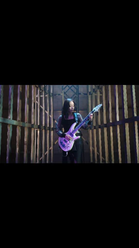 Yukiのインスタグラム：「🎥: Kandao AR Cam Freeview  Kandao社様のプロモーションビデオに出演させていただきました！  ♪Drive in the Starry Night / D_Drive #Kandao #FreeView #guitar」
