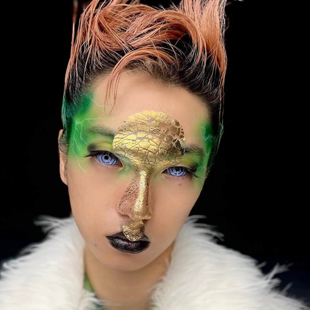 Amazing JIROさんのインスタグラム写真 - (Amazing JIROInstagram)「Did an alien makeup for @travis_japan_official 's 3rd single, "Candy Kiss" music video! 👽  トラビスジャパンの3rdシングル"Candy Kiss"のMVに出てくるエイリアンのメイクを担当しました。  Director : @yuann0111 Makeup : @amazing_jiro Stylist :　@yokomiyake Hair :  @kaztolor Nails : @tomonyan55 Producer : @kidzfrmnowhere  Makeup Crew： @kaiho10 @sakuraiwakawa @rena_make_2000  #TravisJapan #CandyKiss #johnnys #jpop #music #musicvideo #mv #boyband #digitalsingle #sfx #sfxmakeup #specialeffects #specialeffectsmakeup #fxmakeup ##alienmakeup #amazing_jiro #トラビスジャパン #トラジャ #ジャニーズ #シングル #新曲 #音楽 #ミュージックビデオ #エイリアン #メイク #特殊メイク」7月5日 20時24分 - amazing_jiro