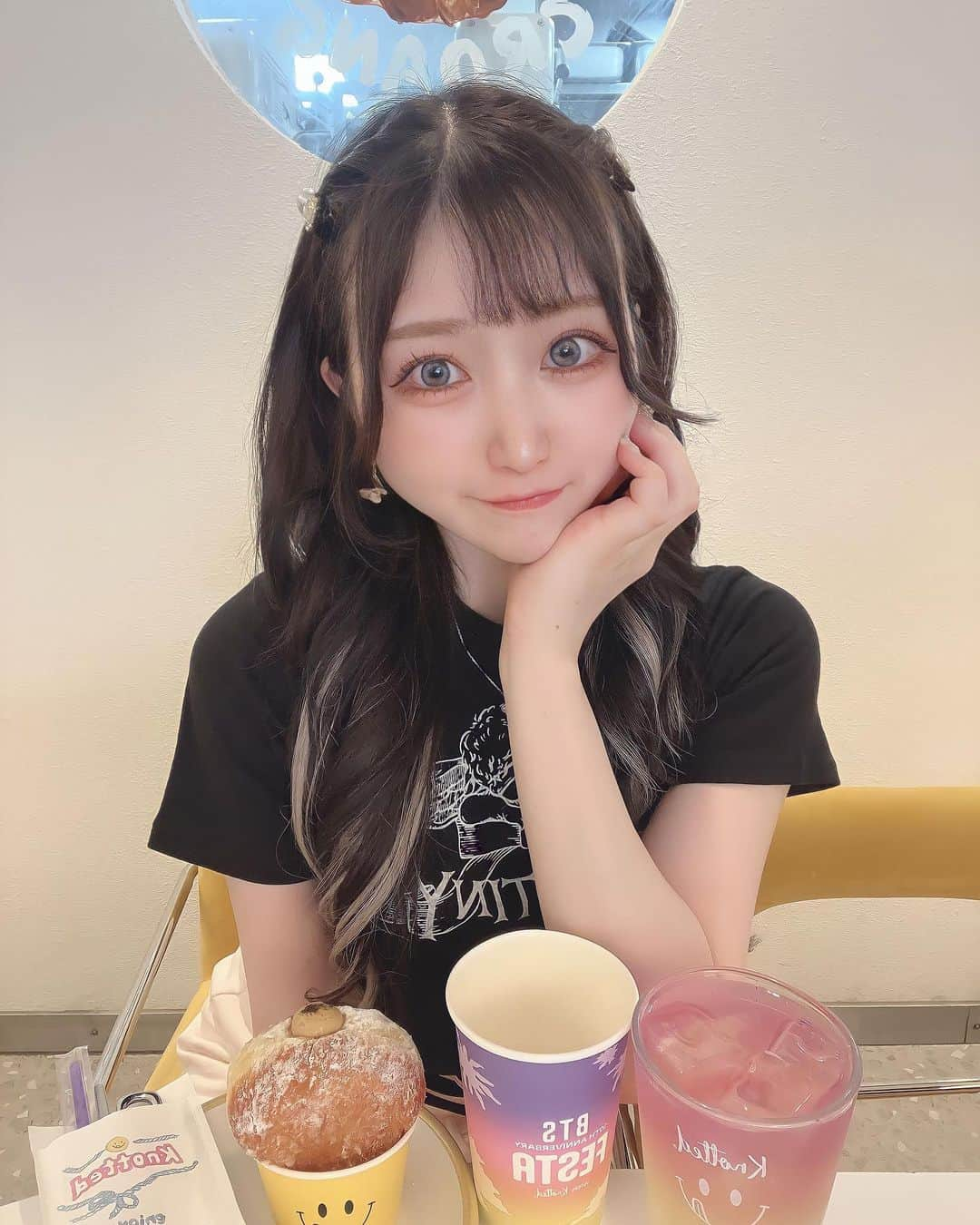 あいにゃんさんのインスタグラム写真 - (あいにゃんInstagram)「黄色が可愛いドーナツ屋さん🍩  ︎︎ ︎︎︎ ︎︎︎ ︎ たまーに無償にドーナツ食べたくなるんだよね⸜( ˙꒳˙ )⸝.*☆ * * #cafeknotted #doughnuts #BTS #狎鴎亭 #狎鴎亭ロデオ #狎鴎亭カフェ #ソウルカフェ #韓国旅行 #韓国カフェ #카페 #카페스타그램 #카페투어 #카페추천 #가로수길 #コンカフェ #コンカフェ嬢 #キャバ嬢 #アイドル #サロモ募集 #サロンモデル  #インスタ映え #腹だし #kawaii #instagood #instalike #loveislove #follow_me」7月5日 20時28分 - ainyan0310