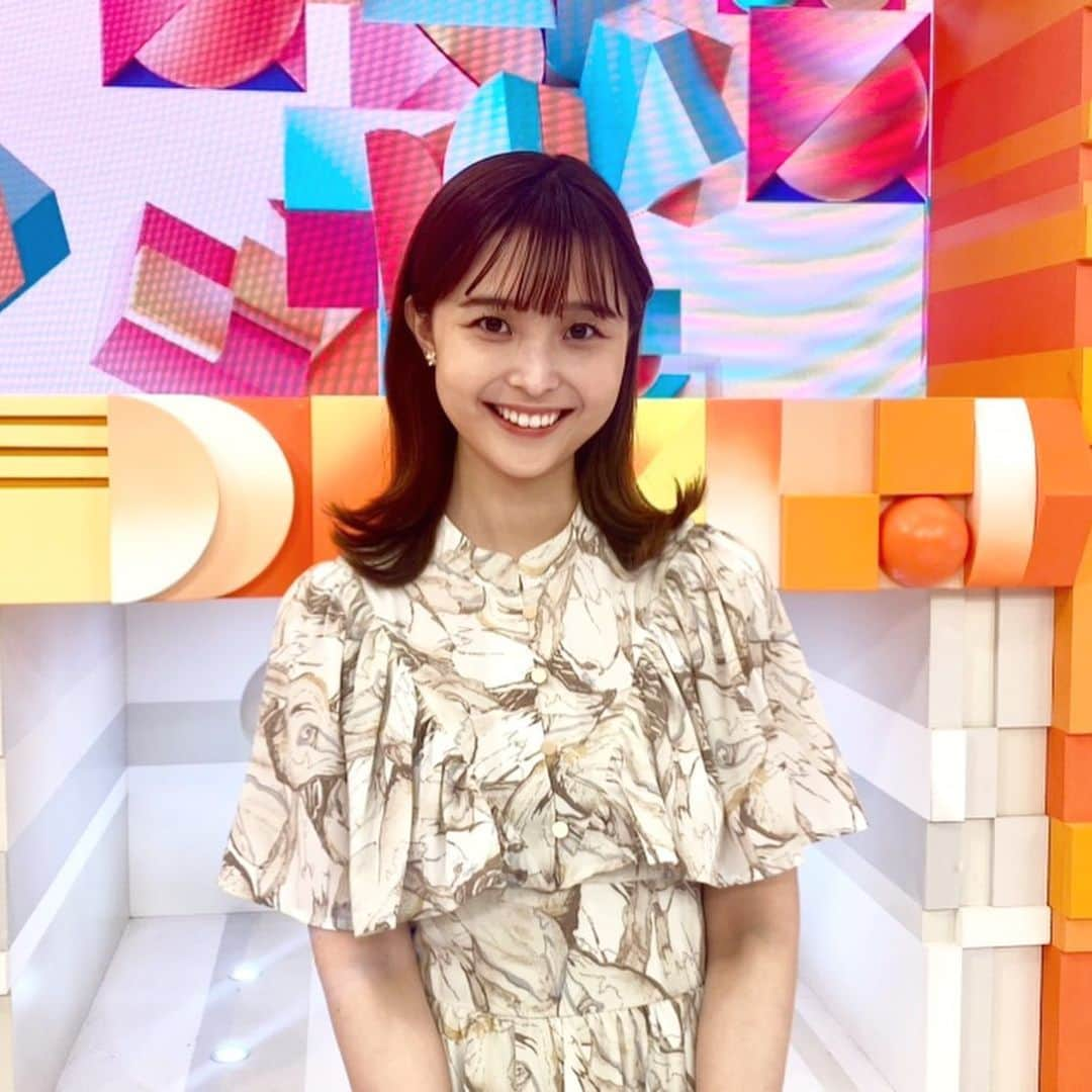 フジテレビ「めざましテレビ」さんのインスタグラム写真 - (フジテレビ「めざましテレビ」Instagram)「どうも！すっぽんぽん渡邊渚です😎  インタビューで 長濱ねるさんが家では裸族！と お話になっていましたが、 私も一緒🏠🙊 長濱さんと一緒の理由で 自宅では服の汚れを持ち込みたくなくて、すぐ服を脱ぐタイプです🐣  風邪だけは引かないように気をつけます🫡  #渡邊渚」7月5日 20時30分 - mezamashi.tv