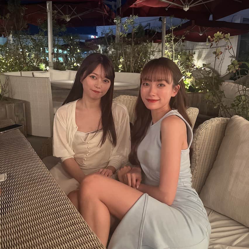岡島彩花のインスタグラム：「ボートレースバラエティ ブッちぎりィ❗️  ありがとうございました🐵💕  今回は2人で広島前泊して 宮島ファミリーとナイトデートしました🌉  おしゃれなところでご飯食べて いろんな話できて本当に楽しかった💜  また瞳ちゃんと一緒になったらデートしたいなぁ☺︎  #ボートレース宮島 #広島グルメ #広島観光」