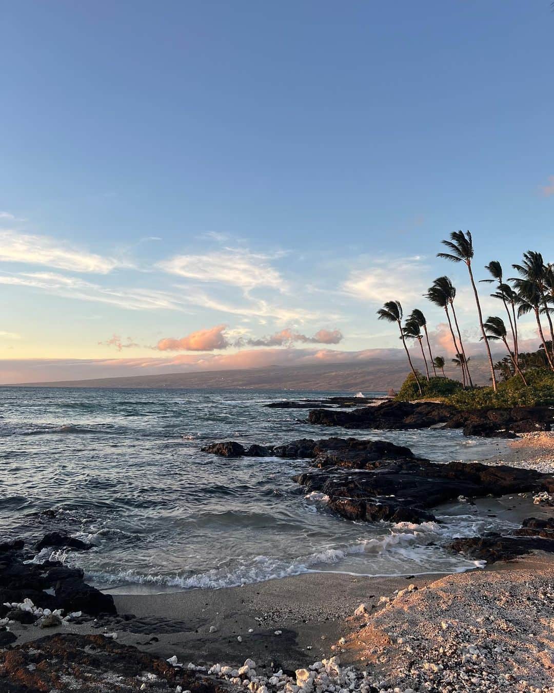 GENKINGのインスタグラム：「My favorite place to vacation is any place by the ocean🏝」
