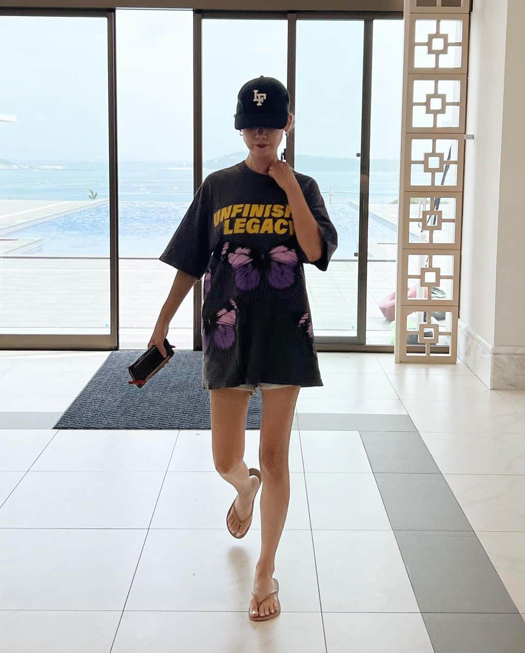 清水わかこさんのインスタグラム写真 - (清水わかこInstagram)「最近の服。 旦那がデザインしてる服を着てる日が多いんだけど、昔から好きなボヘミアンっぽい日があったりもする。  最後の写真は今年の夏に向けて手に入れた @shiho_takechi ちゃんのラッシュガード❤️ 着てみたらサイズ感も丈感も最高だったから思わず撮った🤳☺️ 離島旅行を計画しているから持っていく〜🏝✨  #沖縄 #コーディネート #水着 #コーディネート記録 #コーデ#ファッション #ママコーデ #okinawa #fashion  #libertyforce #unfinishedlegacy #coordination #swimwear」7月5日 20時37分 - wakacham_