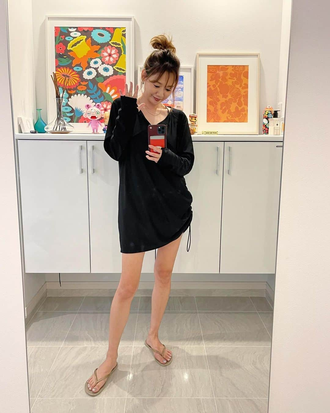 清水わかこさんのインスタグラム写真 - (清水わかこInstagram)「最近の服。 旦那がデザインしてる服を着てる日が多いんだけど、昔から好きなボヘミアンっぽい日があったりもする。  最後の写真は今年の夏に向けて手に入れた @shiho_takechi ちゃんのラッシュガード❤️ 着てみたらサイズ感も丈感も最高だったから思わず撮った🤳☺️ 離島旅行を計画しているから持っていく〜🏝✨  #沖縄 #コーディネート #水着 #コーディネート記録 #コーデ#ファッション #ママコーデ #okinawa #fashion  #libertyforce #unfinishedlegacy #coordination #swimwear」7月5日 20時37分 - wakacham_