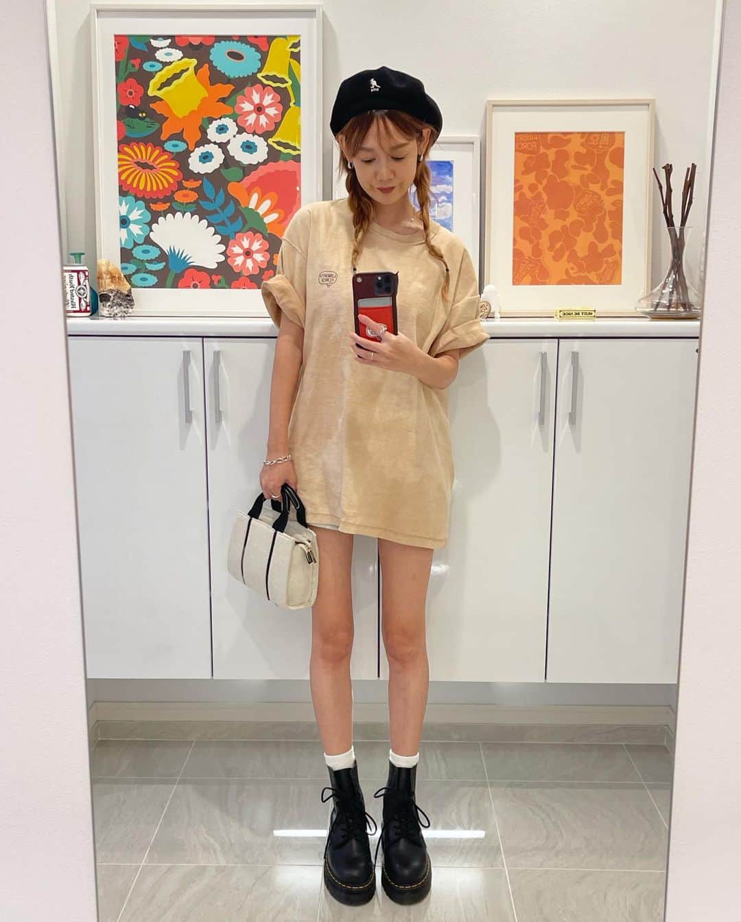のインスタグラム：「最近の服。 旦那がデザインしてる服を着てる日が多いんだけど、昔から好きなボヘミアンっぽい日があったりもする。  最後の写真は今年の夏に向けて手に入れた @shiho_takechi ちゃんのラッシュガード❤️ 着てみたらサイズ感も丈感も最高だったから思わず撮った🤳☺️ 離島旅行を計画しているから持っていく〜🏝✨  #沖縄 #コーディネート #水着 #コーディネート記録 #コーデ#ファッション #ママコーデ #okinawa #fashion  #libertyforce #unfinishedlegacy #coordination #swimwear」