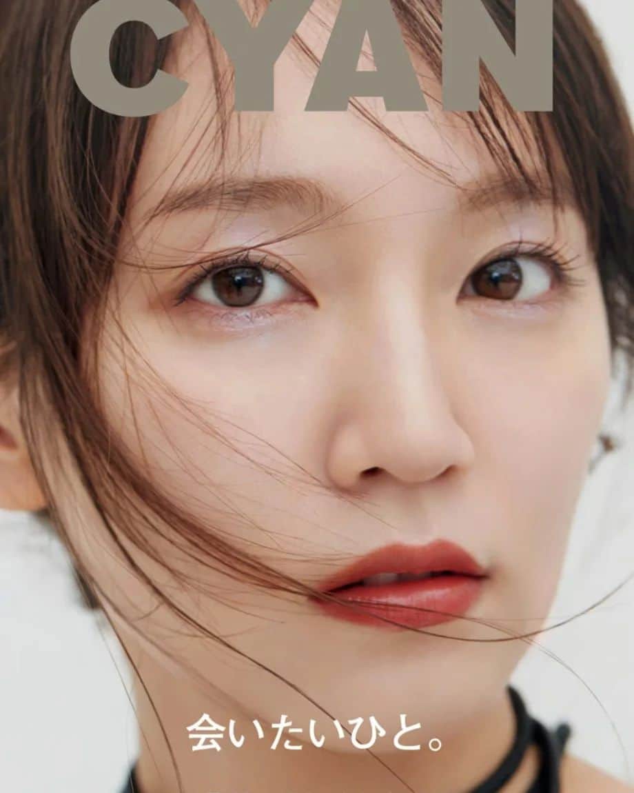のインスタグラム：「里帆ちゃん、りほらーの皆様今日も１日お疲れ様でした！(*´ー｀*) そして里帆ちゃん沢山ストーリーありがとうございます😍😍 普通ストーリーってそのくらいの数ですよね？  自分のミシン目ストーリーは情緒不安定なのかな？？😂😂  いや寂しがり屋な一面あるのは認めます！【自称ギャップ大魔王】  にしても美しいなぁーーー♪(/ω＼*)  #吉岡里帆 #吉岡里帆かわいすぎ #吉岡里帆ちゃん」