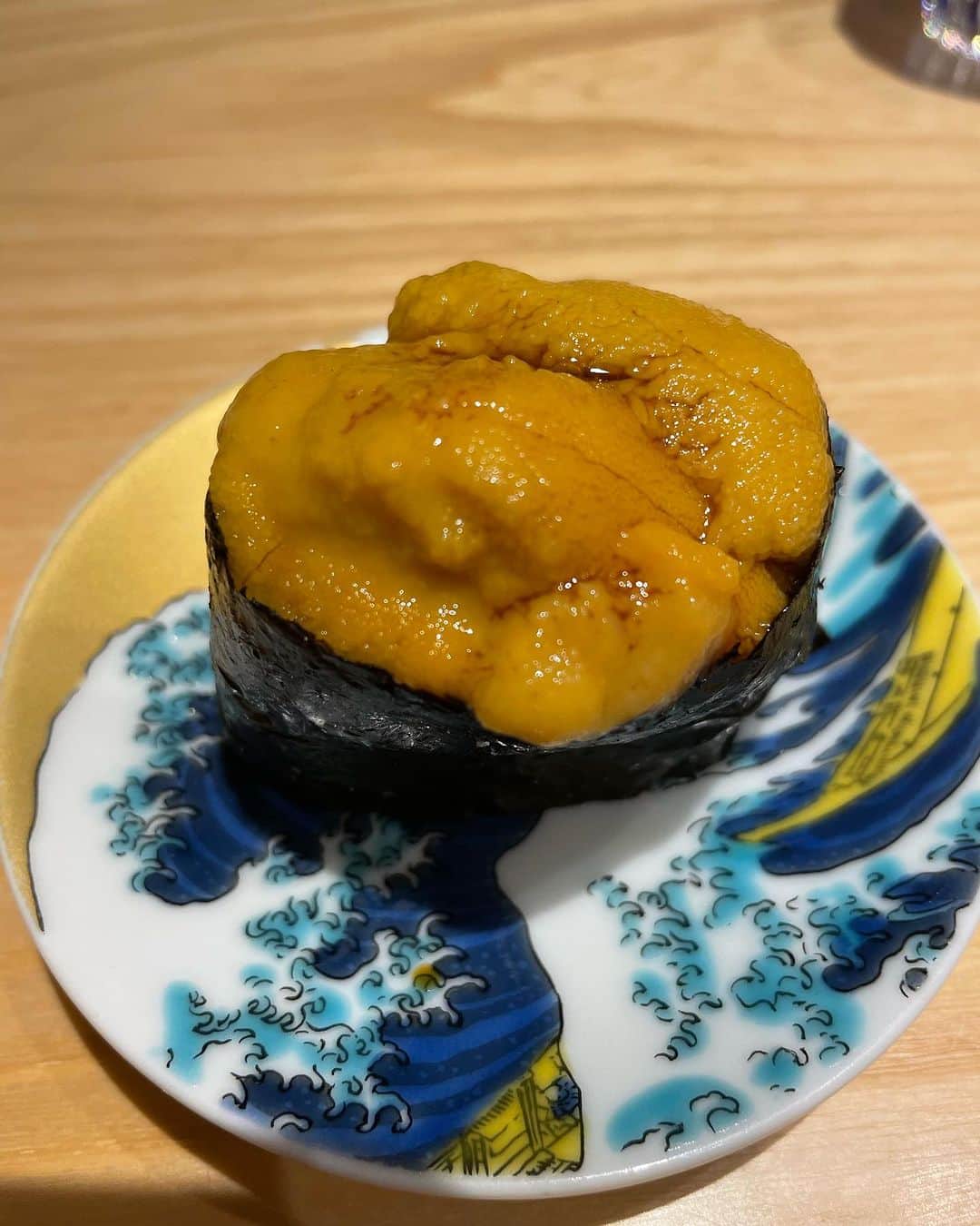 岡山祐児のインスタグラム：「一貫3500円ってありえるん？？？？」