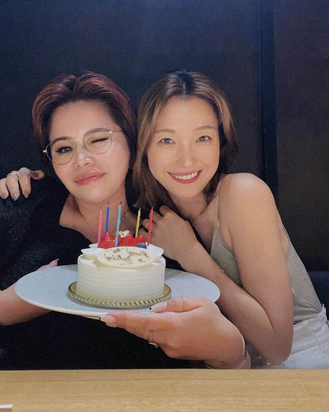 のインスタグラム：「⠀ 楽しかったおもひで。 🍣🍺🍶🍷🎂 @yukina1204xoxo   俺の誕生日のお祝いもしてくれたんだぜ！  お鮨のあとはえださんにも会えて楽しかったぁぁぁ (フッ軽過ぎ)  #美味しかったお鮨も載せてるぜ😏」
