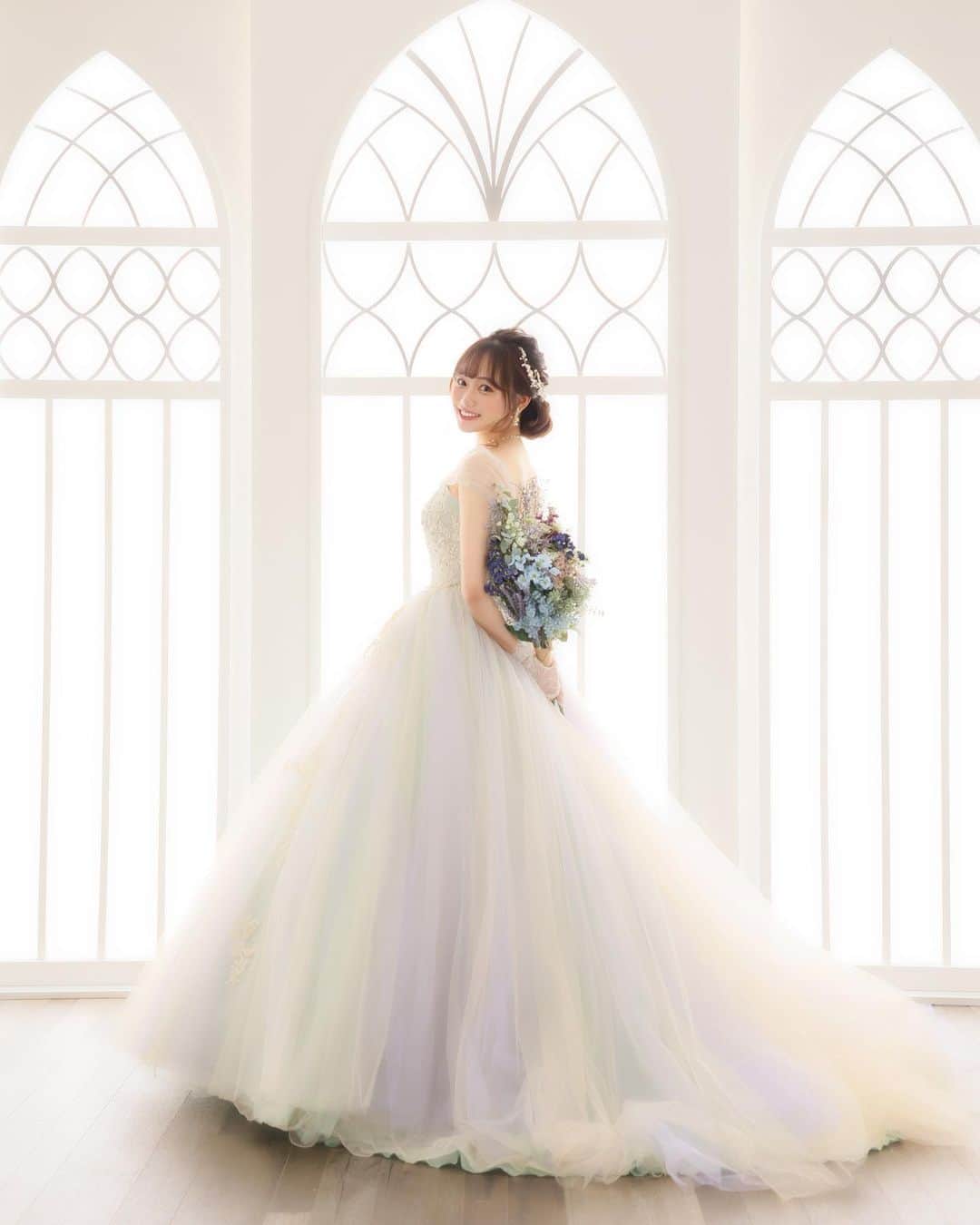 かわぎしるなのインスタグラム：「🤍🕊  結婚じゃないよ！！！(大声)」