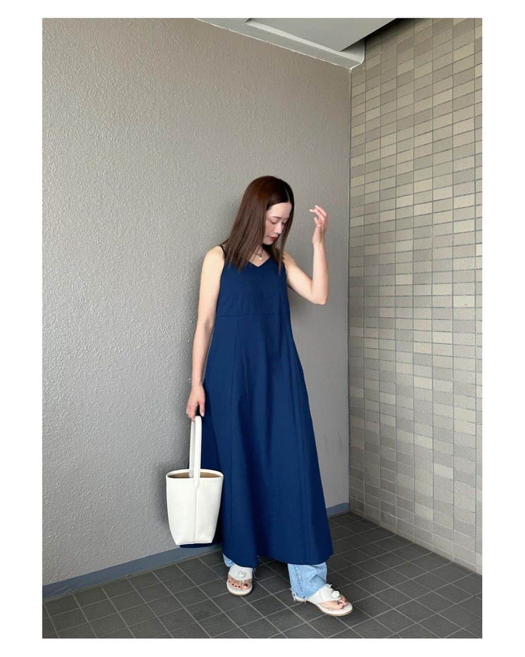 高山直子のインスタグラム：「昨日と今日と👗 チェックワンピースの中にデニム入れると甘さが抑えられて自転車が漕ぎやすい🚲 アイテムはタグ付けしてます🏷️」