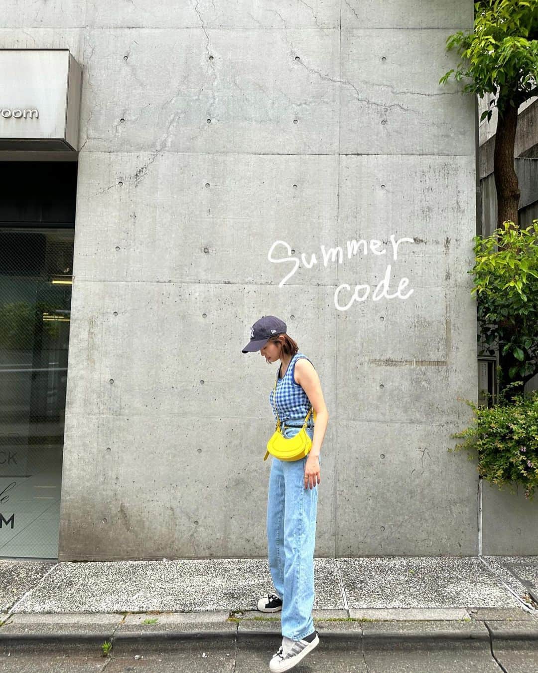 鈴本美愉のインスタグラム：「. ギンガムチェックトップ🫐 ニット素材でコーデのポイントになるアイテム🫶  お在庫残りわずかとなっています..🫣」