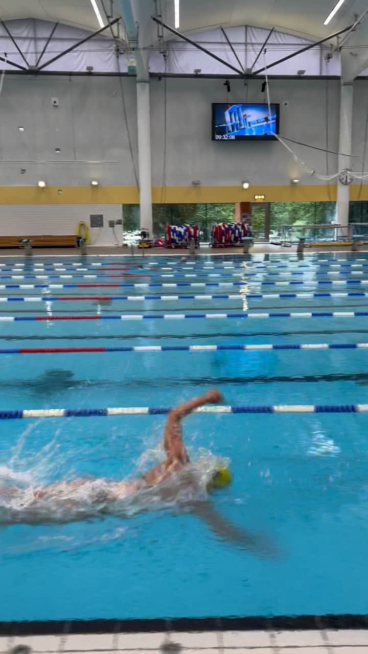 サラ・ショーストレムのインスタグラム：「Last 4 strokes I realized world champs starts in 2,5week 🧐🏊🏼‍♀️」