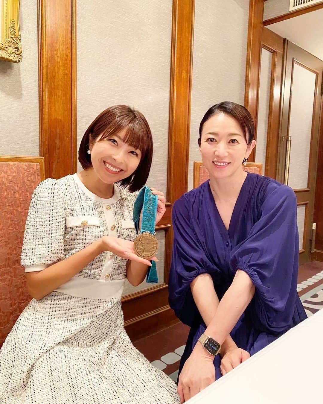 田中雅美さんのインスタグラム写真 - (田中雅美Instagram)「大阪で講演がありました。 司会には、同じ事務所の小尾渚沙ちゃん @obi_nagisa  が担当してくださっていて、とても心強くお話させていただきました✨  ・ ・ お話上手でゴルフも歌も上手い多才な小尾ちゃん☺️ お酒もお好きということで、今度飲もうね♡とちゃっかりナンパしちゃいました笑  ・ ・ #小尾渚沙　ちゃん #講演 #大阪 #三桂 #同じ事務所 #可愛い後輩」7月5日 20時53分 - tanakamasami_official