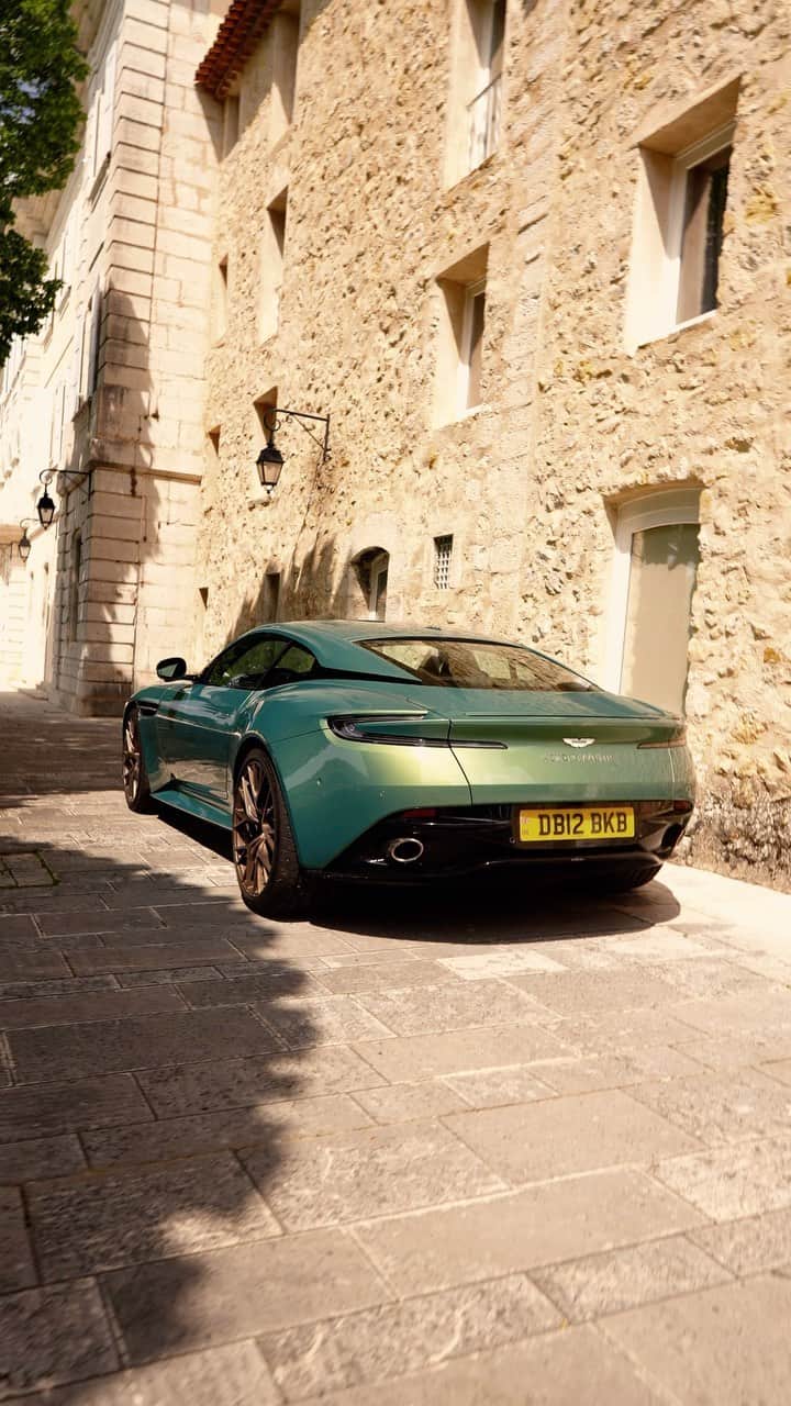 アストンマーチンのインスタグラム：「‘This isn’t just a competent update in the DB series, it’s a complete revolution.’ - The Sunday Times Driving.  #AstonMartin #DB12 #ICONDRIVEN」