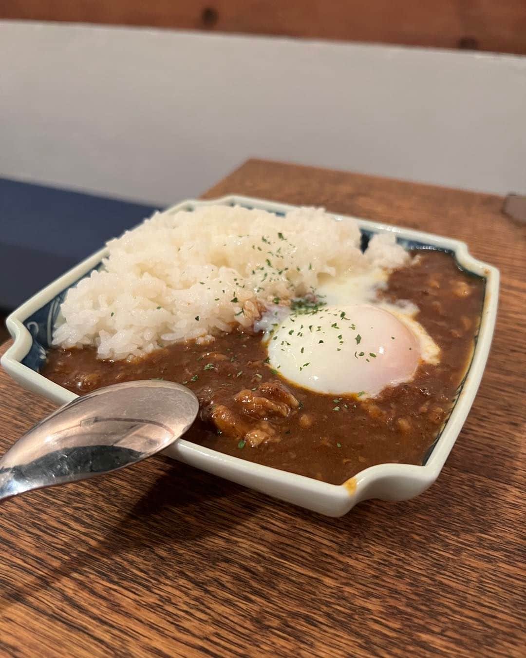 本谷亜紀のインスタグラム：「美味しい焼肉と数々のクラフトビールを楽しめる「焼肉スタンド 肉と麦」🍺最高でした！！  店先で靴を脱いで入るお家感あるのもくつろげたし、お肉の質もとーってもよかった！ビールのラインナップもたくさんあって、ちょっと飲みにも使えそう🎵  焼肉屋さんだけど締めのカレー、最高でした🍛  #焼肉スタンド肉と麦  #幡ヶ谷 #幡ヶ谷グルメ #幡ヶ谷ランチ #幡ヶ谷ディナー  #焼肉 #焼肉屋」