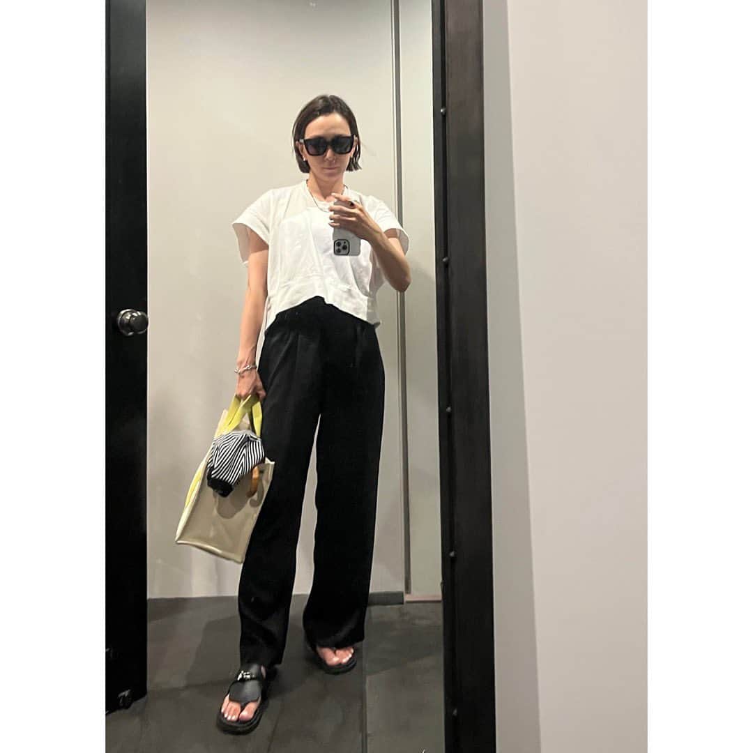 高橋志津奈のインスタグラム：「日曜日だったかな？ 見学でずっと座ってなきゃだから @wray.jp の楽ちんパンツで❤︎ . #shizunascoordinate」