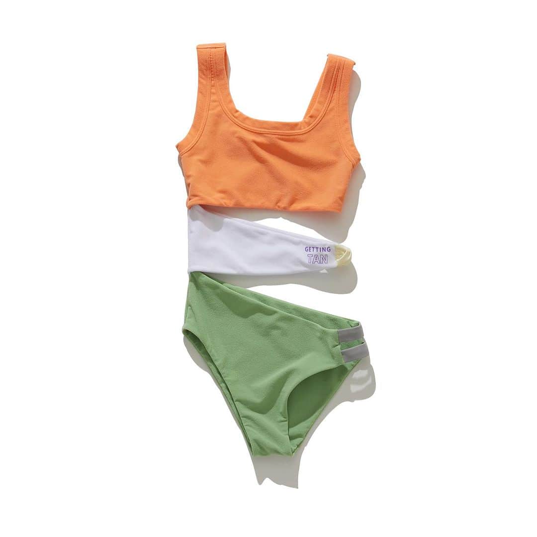GUACAMOLEのインスタグラム：「7/6(Thu)12:00〜Pre-Order🏖️🩵  公式オンラインストアにて 2023SS swimwearとrash guardの 先行受注を7/6よりスタートいたします🌴  #guacamole#guacamolejapan#swimwear#rashguard#summertrip #sea#pool#水着#スイムウェア#ラッシュガード#スイムコーデ#海#プール」