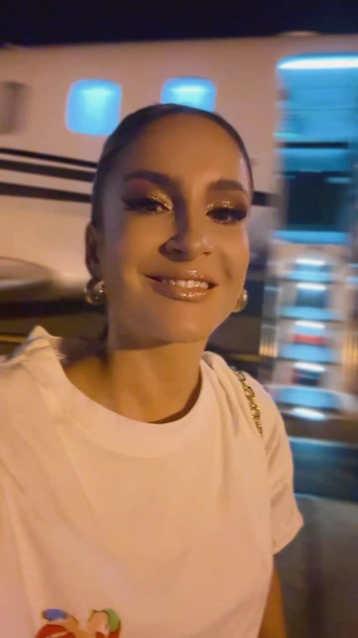 Claudia Leitteのインスタグラム：「“O começo de tudo é igual ao fim, só que mais turbulento” (Pratão)  Assista até o final.  Ps. Dia 30/07  O R I G E M  T O U R  chega ao fim, mas a agenda tá nos stories pra gente se encontrar.」