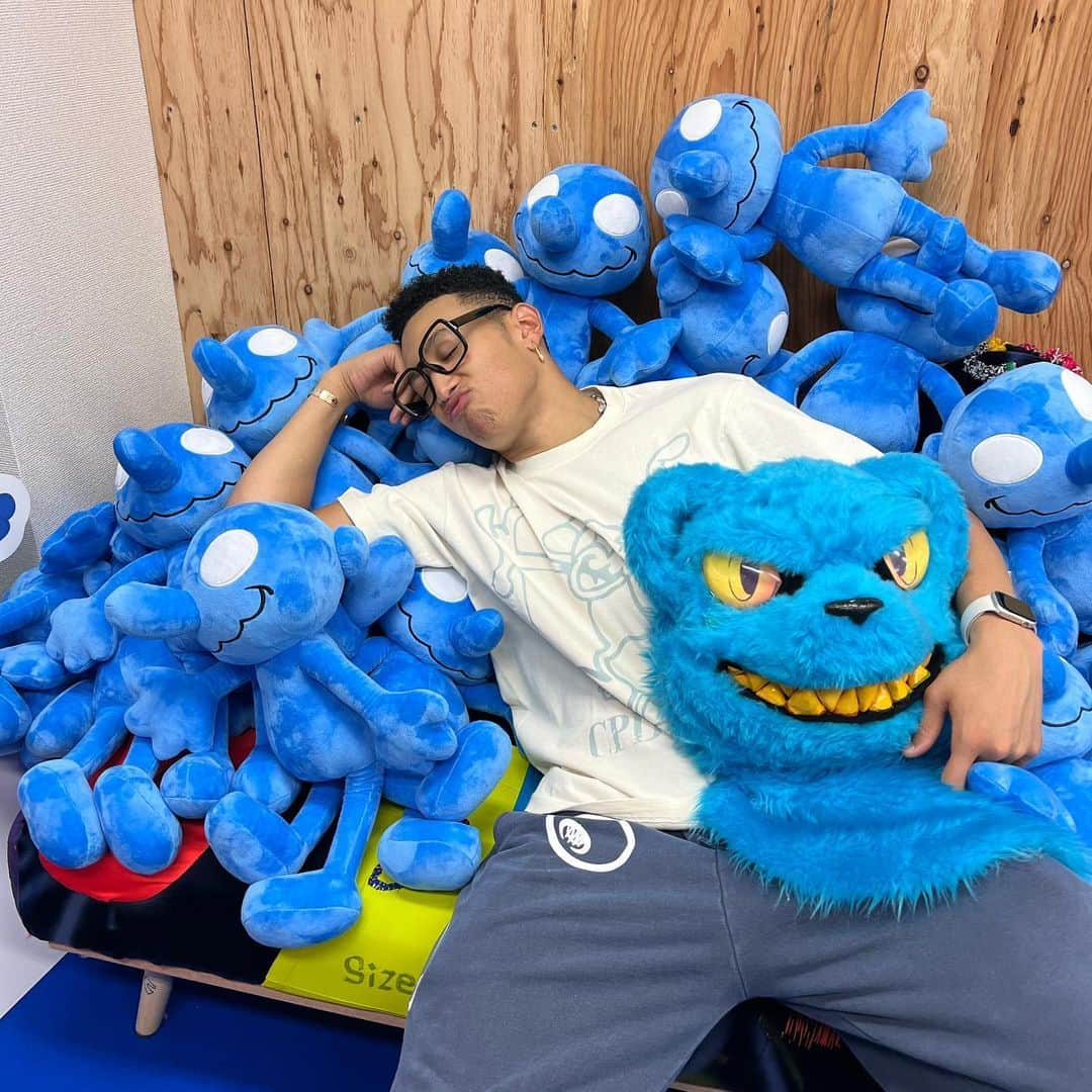 関口メンディーさんのインスタグラム写真 - (関口メンディーInstagram)「💙💙💙💙💙💙 @coinparkingdelivery_art  #甘栗」7月5日 21時06分 - mandy_sekiguchi_official