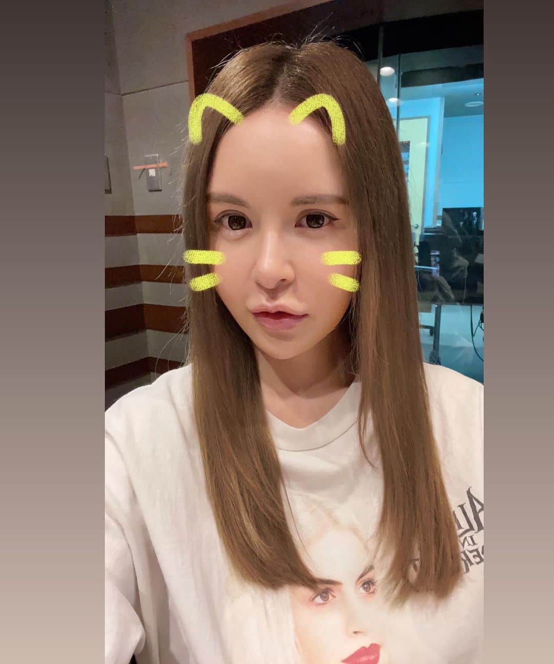 森藤恵美のインスタグラム：「毎年この時期、早朝にヒグラシの鳴き声を聞く👂 家族にもみんなににもおかしいと言われるけど、本当に本当にヒグラシなんだってば！😂笑 で、調べたら7月の初めから夏の終わりにヒグラシは鳴くんだって🥹👍 ほら、やっぱりヒグラシだよ🥹👍笑 しかも今日は4時半にヒグラシ鳴く▶︎5時半からウグイス鳴く、という春夏リミックスバージョンでした🥹😂🤣笑 ヒグラシの鳴き声を聞いたら私の中では夏スタートです🐬🌴🌺🌈🫧🪸🐠🦜🦩  #夏始めました #ヒグラシ #カナカナカナ」