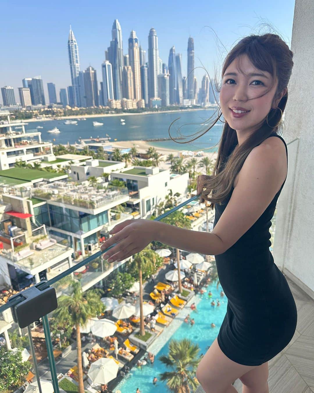 新庄千歳のインスタグラム：「Five Palm Jumeirah Dubai には 4日間滞在したよ🤗 景色もプールもサイコーでした✨ 毎日がプールパーティー！ パーリーピーポーにおすすめホテル✊  It was nice hotel! Check it!  #hotelsandresorts #ドバイ旅行 #dubai🇦🇪 #dubaiinstagram #ドバイ旅行記 #ドバイ観光 #instatrip  #いんすたぐっど」