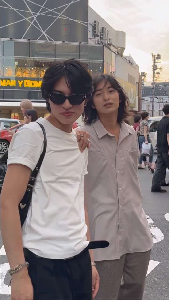 上野一稀のインスタグラム：「・ harajyuku. ・ ・ ・ ・ ・ ・ ・ ・ ・ ・ ・ ・ #メンズファッションコーデ #メンズファッションコーディネート #ユニセックスコーデ #淡色コーデ #淡色コーデ #シャツコーデ #ユニセックスコーデ #ユニセックスファッション #原宿 #harajuku #夏服コーディネート #夏服コーデ」