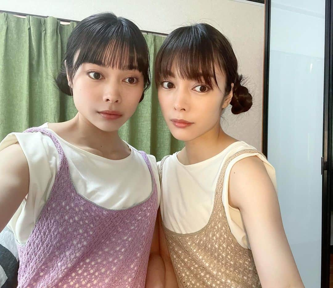 ＹＡＥ【MIO・YAE】さんのインスタグラム写真 - (ＹＡＥ【MIO・YAE】Instagram)「今日から2人でテレビの収録しています！みなさんに観てもらえるのうれしいなぁ〜 放送お楽しみに〜🌻 #twins#双子#MIOYAE」7月5日 21時11分 - yae_abp