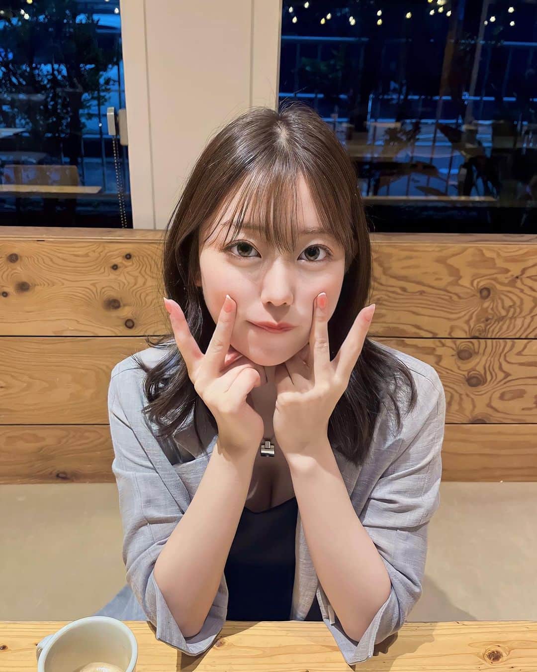 りーちゃんのインスタグラム：「カフェ☕️🍰  歯の矯正始めたけんコーヒーは控えめにしとるけど飲みたくなるものですね🥺  #凛咲子 #カフェ #ドリップコーヒー」