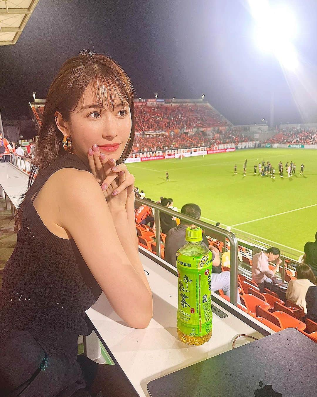 川口優菜さんのインスタグラム写真 - (川口優菜Instagram)「. 勝ったど🙈⚽️🥂🍋🧡 Congratulations 💛💛💛  大宮アルディージャファミリーの皆様、  今日は本当におめでとうございます🙇‍♀️ 私は選手でもなく、頑張るフィールドも違いますが 今日のひたむきな姿勢に心打たれました。  私も昨年人生の挫折を経験し、 沢山の仲間に助けてもらい今に至りますので、 頑張っている人を見るのが好きなんです🥹  人が頑張る姿を見て私もかなりの刺激になっています。 これからも、人が頑張っている場所に顔を出していきたいと 思います🙇‍♀️🙇‍♀️  大宮の皆様、 今夜はパワーをありがとうございました‼︎ そして雨の中皆様お疲れ様でした🙇‍♀️❤️ #大宮アルディージャ #ジェフ千葉 #soccergame #soccerplayer」7月5日 21時35分 - yuna.kawaguchi