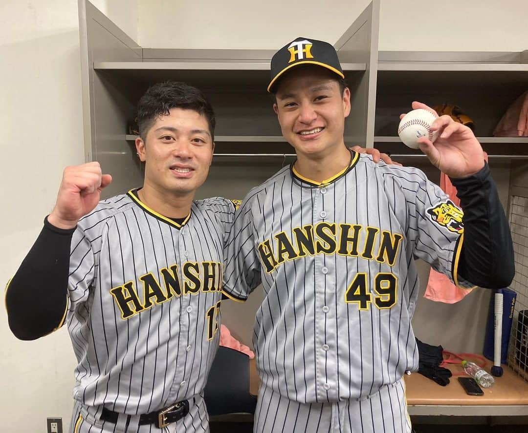 阪神タイガースさんのインスタグラム写真 - (阪神タイガースInstagram)「プロ初完封！大竹選手と坂本選手のバッテリー！ #大竹耕太郎 選手 #プロ初完封  #坂本誠志郎 選手 #バッテリー  #阪神タイガース  #JERAセリーグ #ARE」7月5日 21時30分 - hanshintigers_official