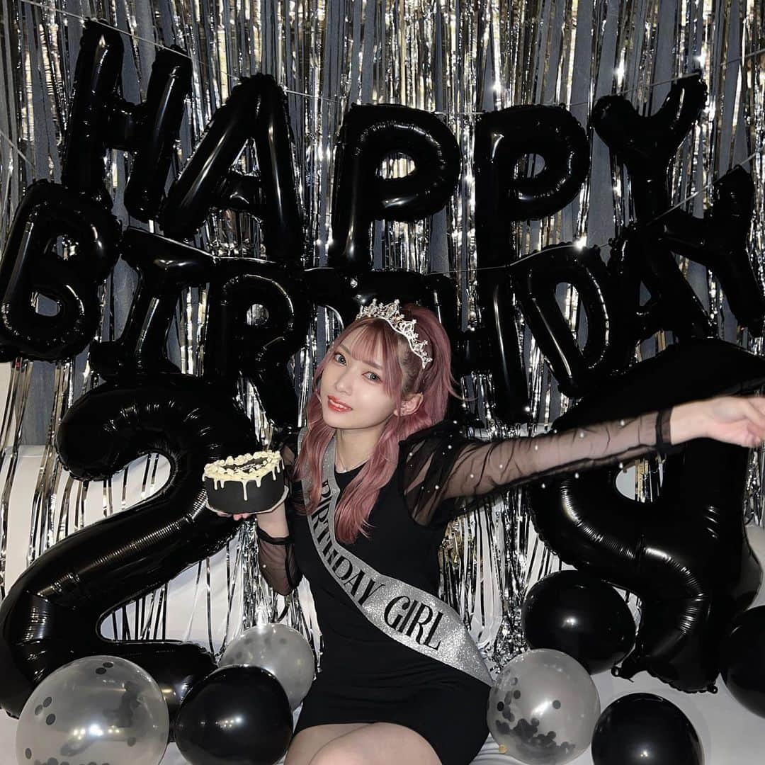 しゅがーのインスタグラム：「時差投稿すぎてごめん😉 誕生日の時の〜❤︎  #誕生日 #誕生日会」