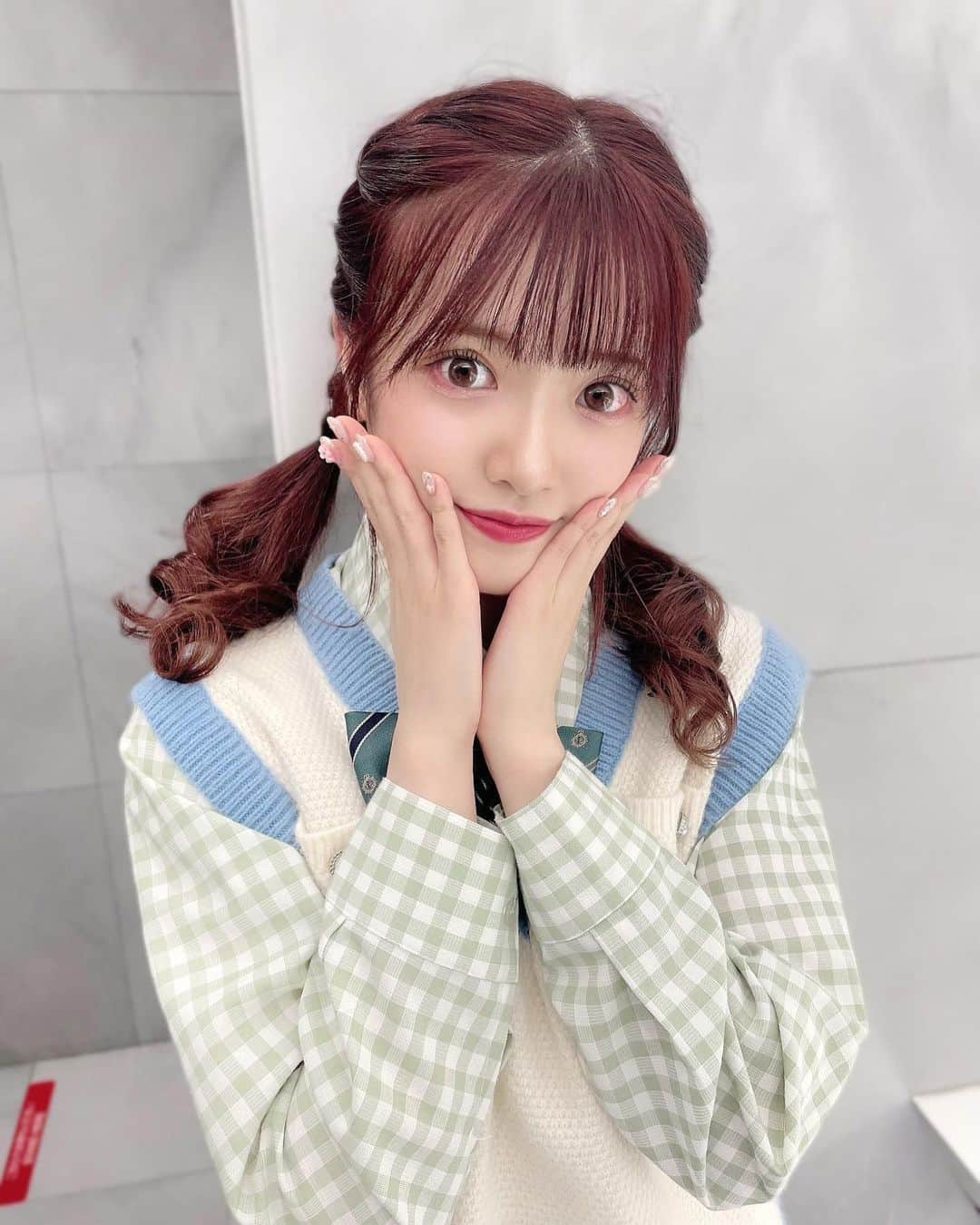 武藤小麟のインスタグラム：「. 「THE MUSIC DAY」の時の制服衣装🐕🏫 またAKB48として音楽番組に出演できますように🌠  #akb48 #school #hairarrange #制服 #衣装 #三つ編み #ヘアアレンジ」