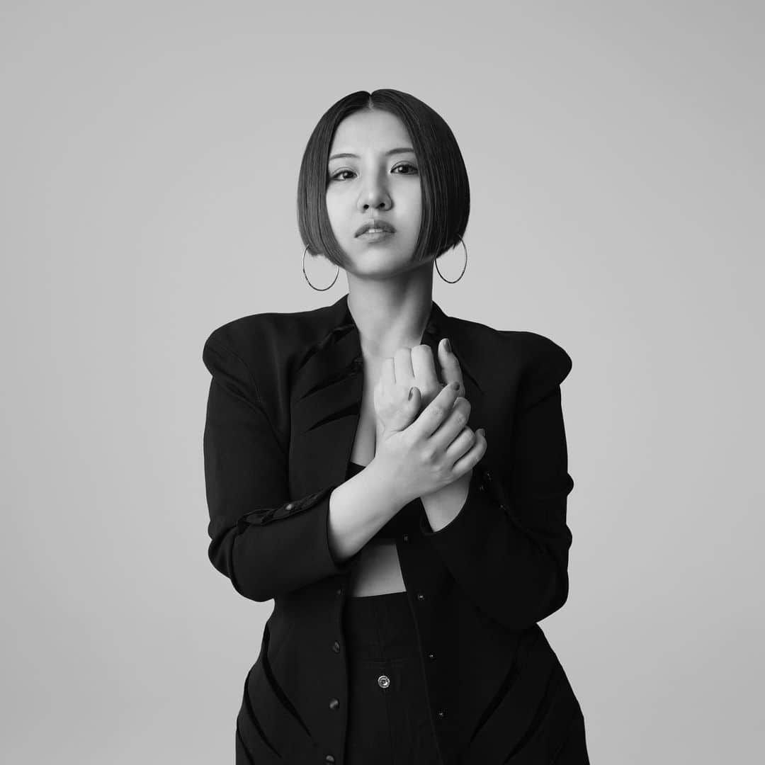 阿部真央のインスタグラム：「この度、阿部真央プライベートレーベル “KAGAYAKI RECORDS”をポニーキャニオンIRORI Recordsと提携のもと設立致しました。  「ここから生まれる作品が、多くの人の輝く未来へのきっかけになってほしい」 そんな願いをレーベル名に込めました。 KAGAYAKI RECORDSで音楽を通して、私のこの夢を実現させていきたいと思います。  これから阿部真央とKAGAYAKI RECORDSを どうぞ宜しくお願い致します！  2023年7月5日 阿部真央  #KAGAYAKIRECORDS」
