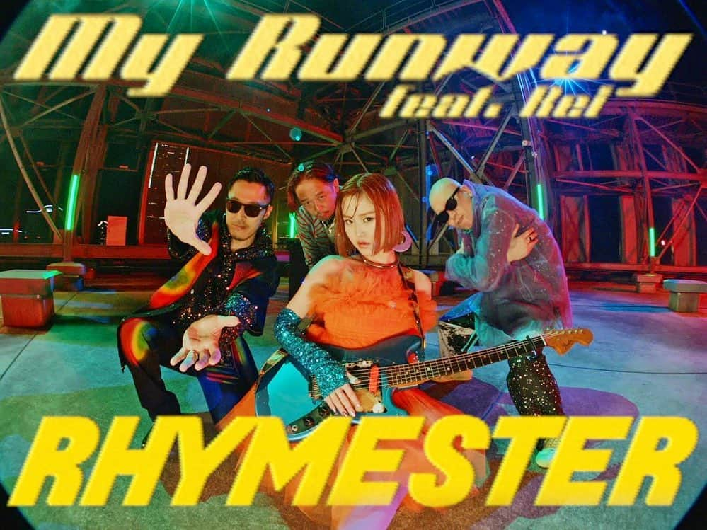 Reiさんのインスタグラム写真 - (ReiInstagram)「🪩New Music Video🪩  RHYMESTER "My Runway feat. Rei" MVが公開されました！  胸を張って、自分を信じれば、 あなたが歩く道はランウェイになっていく。 背中を思いっきり押してくれる 新時代のアンセムです。  衣装はずっとご一緒したかったリボンちゃんと、 ヘアメイクはお久しぶりのトリちゃんと。  ガールズパワーのおかげで ビタミンカラーな ギターヒロインになれました🍋  ギターは初登場のアクリルPGと蛍光PUカバー、中にはライオンのぬいぐるみを閉じ込めたビンテージのサークルD搭載、 '66 Duo Sonic ⅠⅠです。ギターについては語ると止まらないので、気になる方は会った時に直接聞いてください🍋  ENJOY&SHARE🍋  #rhymester  #guitarei」7月5日 21時47分 - guita_rei