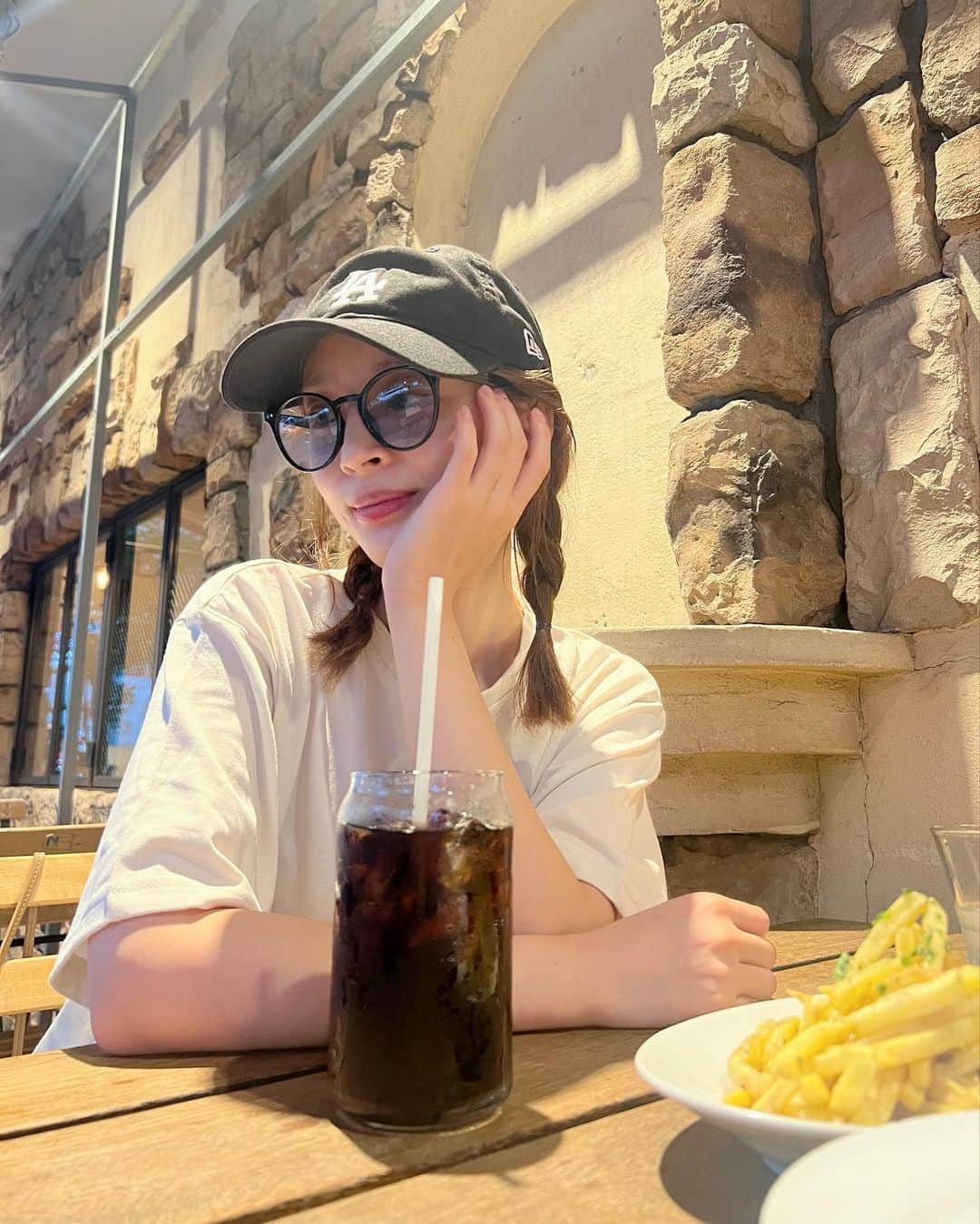 神部美咲のインスタグラム：「テラス席の風が気持ちよかった☺️  雨だったけど。笑」